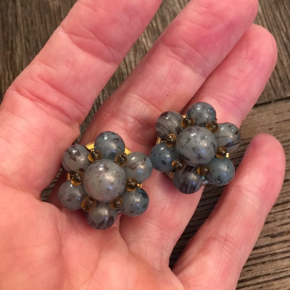 Vintage Beaded Clip Earrings Flower Shape - Picture 6 of 8